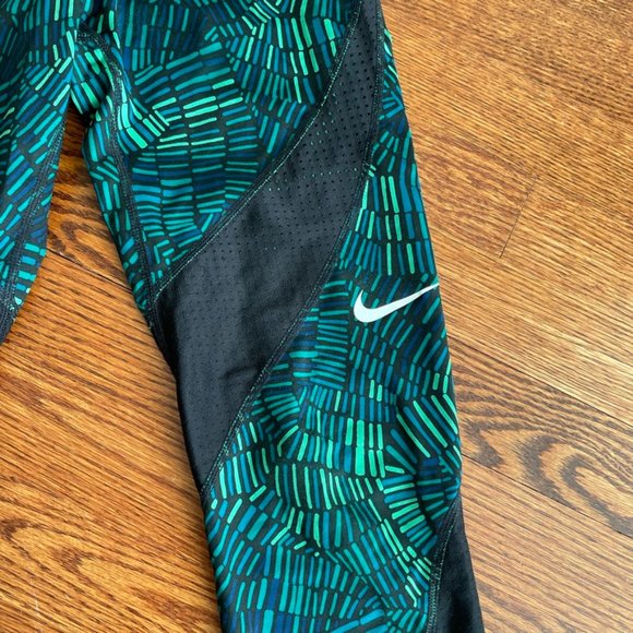 NWOT Nike Pro Hypercool Tidal Training Leggings XS Geo Abstract Design - Picture 2 of 7